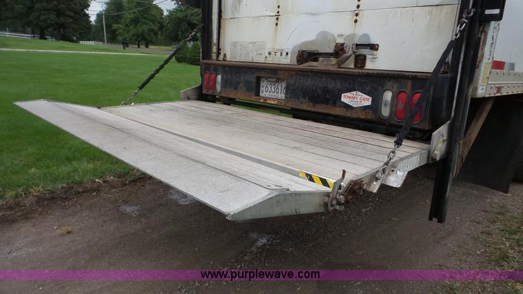 image for item DA2867 2002 International 4300 box truck