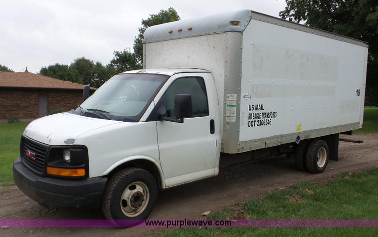 image for item DA2868 2005 GMC Savana G3500 box truck