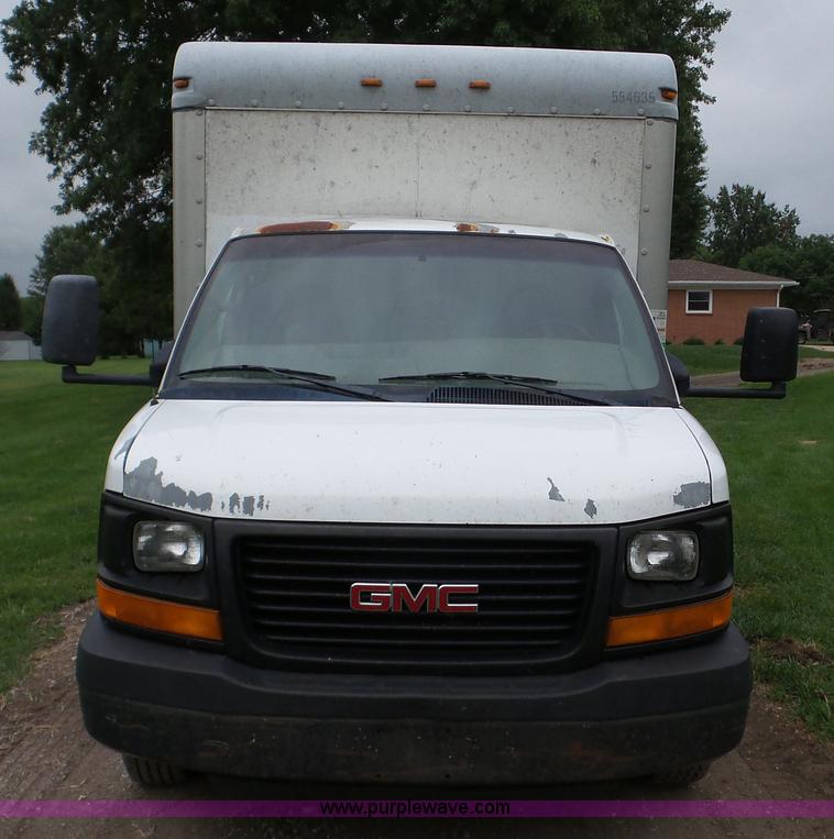 image for item DA2868 2005 GMC Savana G3500 box truck