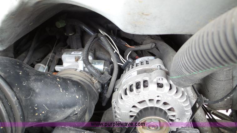 image for item DA2868 2005 GMC Savana G3500 box truck