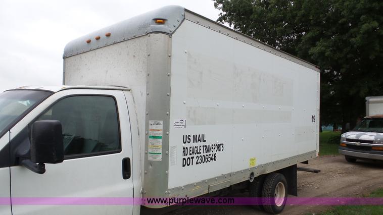 image for item DA2868 2005 GMC Savana G3500 box truck