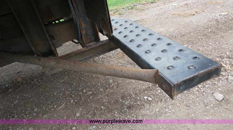 image for item DA2868 2005 GMC Savana G3500 box truck