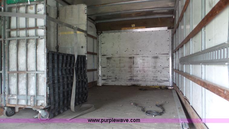 image for item DA2868 2005 GMC Savana G3500 box truck
