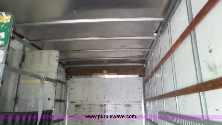 image for item DA2868 2005 GMC Savana G3500 box truck