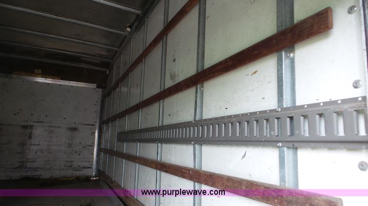 image for item DA2868 2005 GMC Savana G3500 box truck