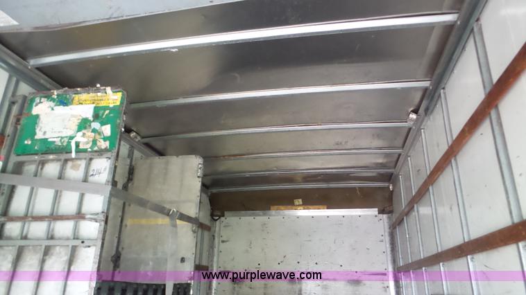 image for item DA2868 2005 GMC Savana G3500 box truck