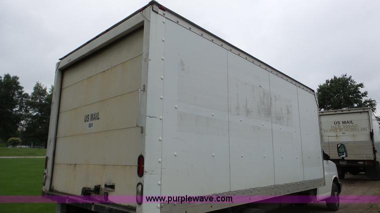 image for item DA2868 2005 GMC Savana G3500 box truck