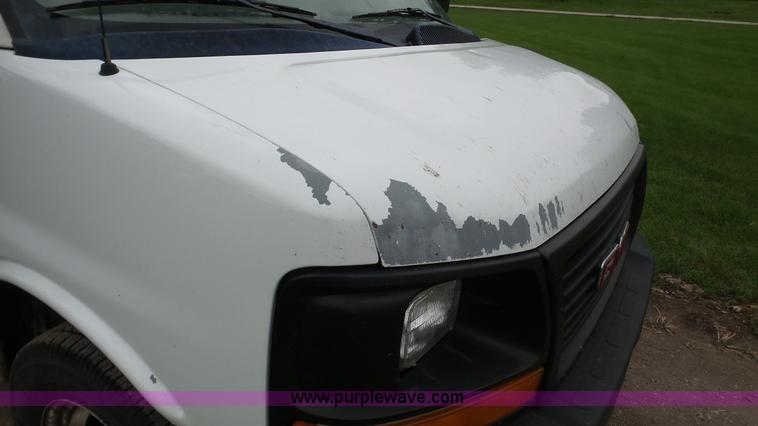 image for item DA2868 2005 GMC Savana G3500 box truck