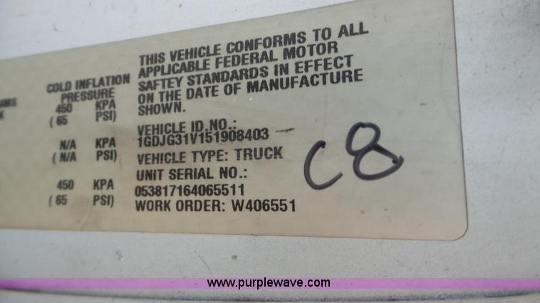 image for item DA2868 2005 GMC Savana G3500 box truck