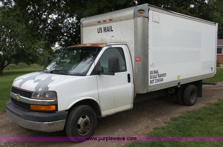 image for item DA2869 2006 GMC Savana G3500 box truck