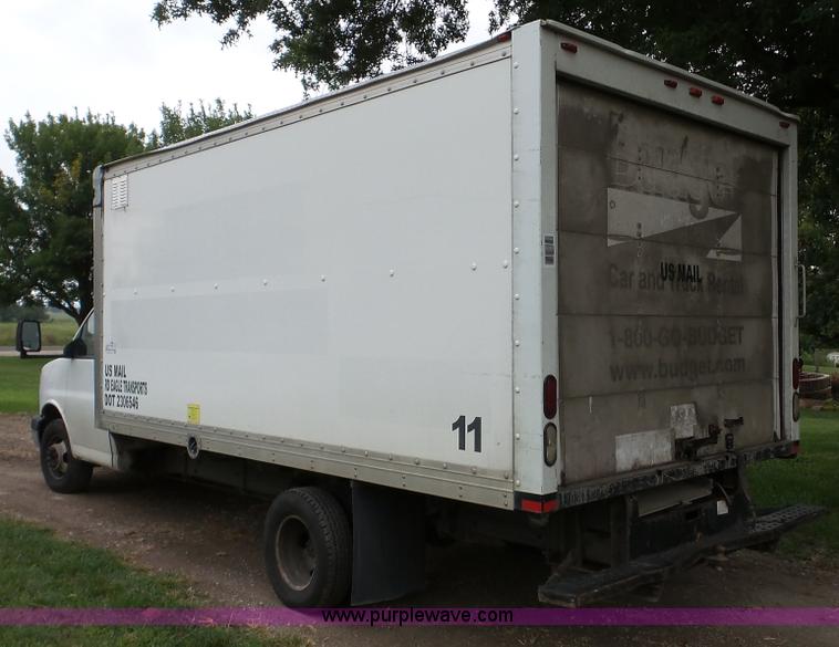 image for item DA2869 2006 GMC Savana G3500 box truck