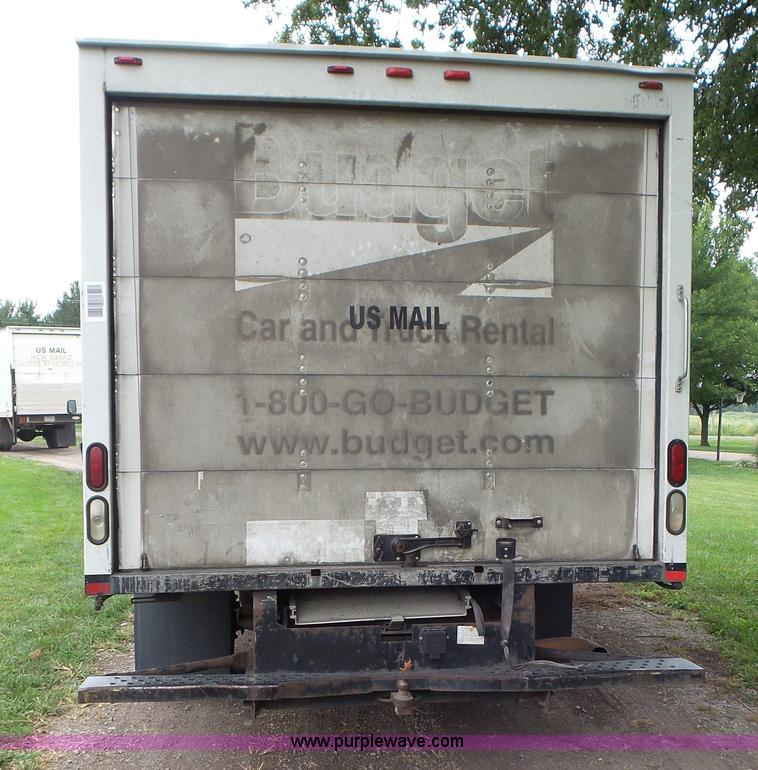 image for item DA2869 2006 GMC Savana G3500 box truck