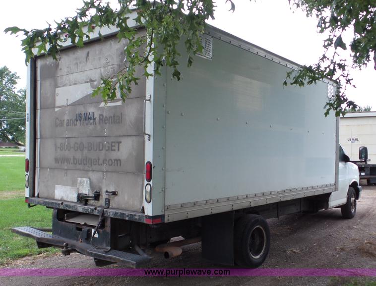 image for item DA2869 2006 GMC Savana G3500 box truck