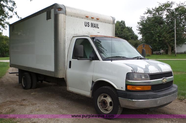 image for item DA2869 2006 GMC Savana G3500 box truck