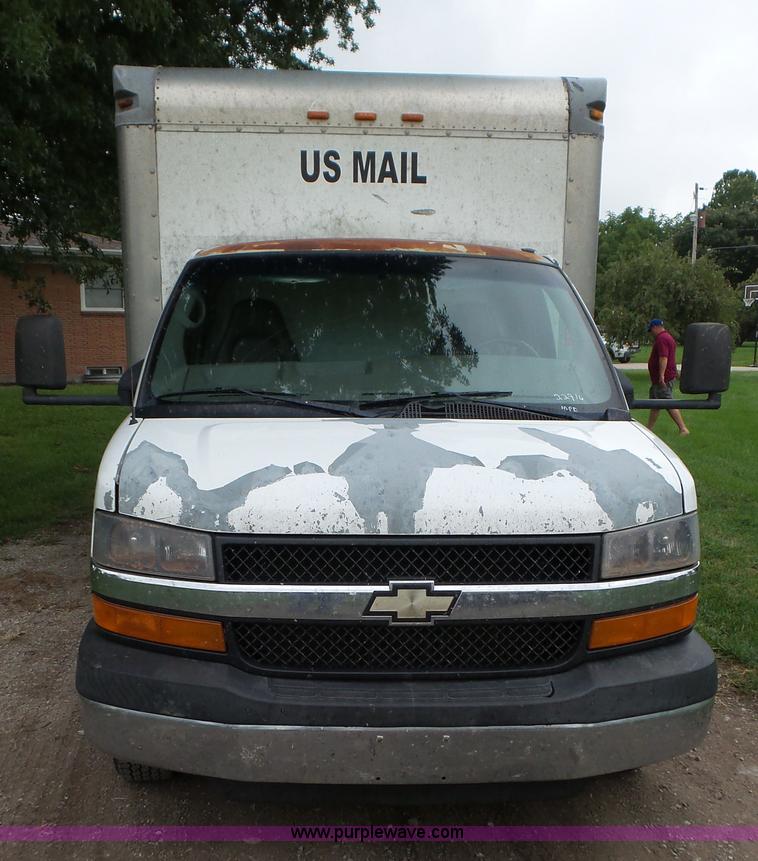image for item DA2869 2006 GMC Savana G3500 box truck