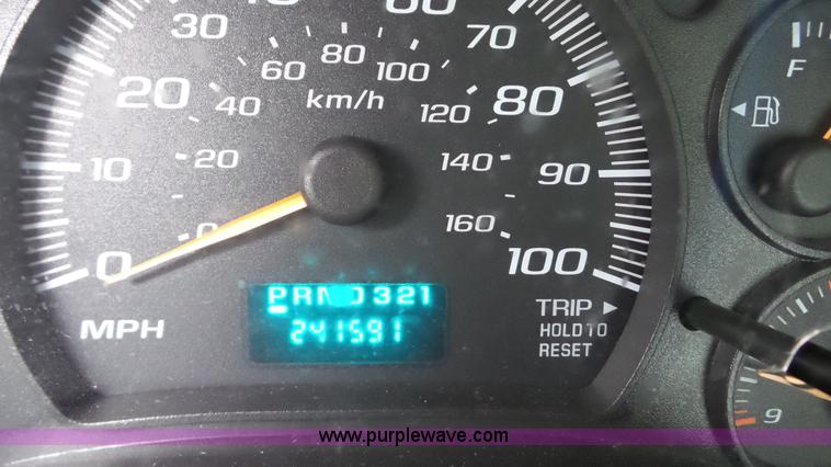 image for item DA2869 2006 GMC Savana G3500 box truck