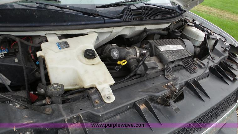 image for item DA2869 2006 GMC Savana G3500 box truck