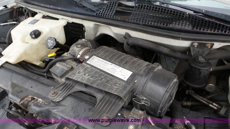 image for item DA2869 2006 GMC Savana G3500 box truck