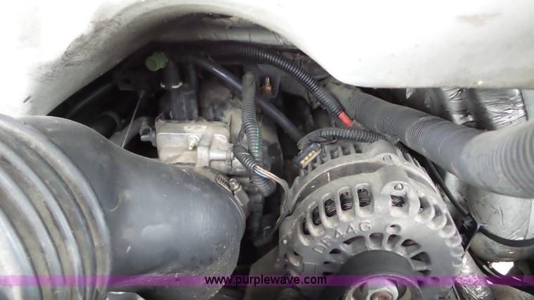 image for item DA2869 2006 GMC Savana G3500 box truck