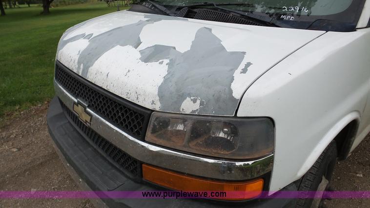image for item DA2869 2006 GMC Savana G3500 box truck