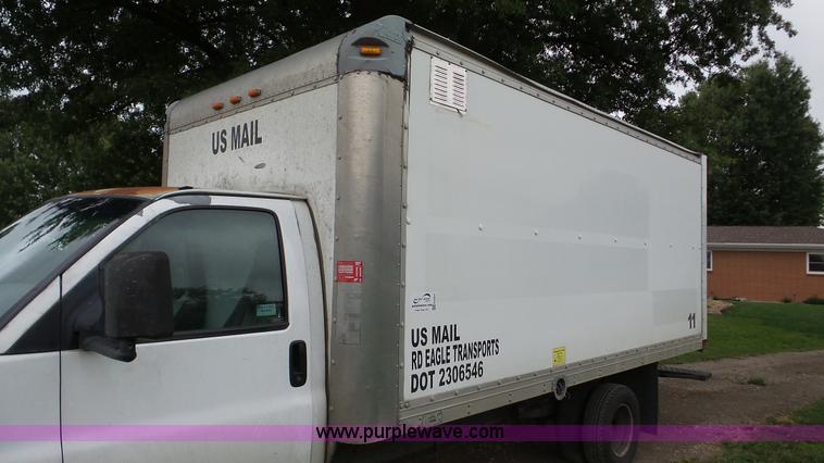 image for item DA2869 2006 GMC Savana G3500 box truck