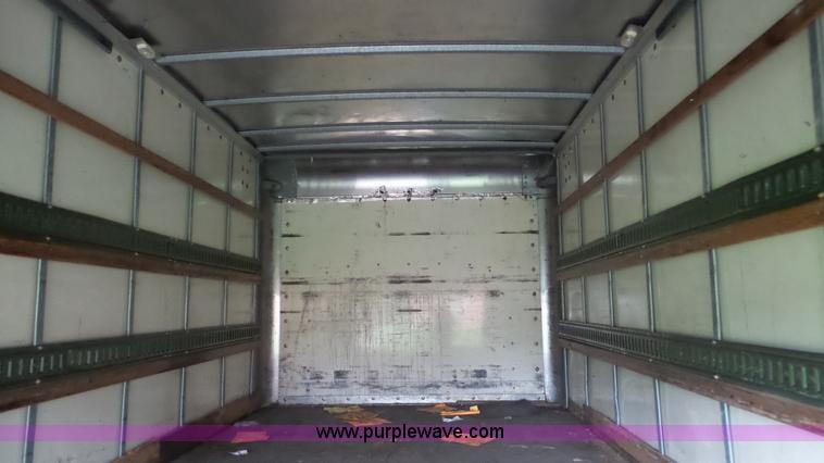 image for item DA2869 2006 GMC Savana G3500 box truck