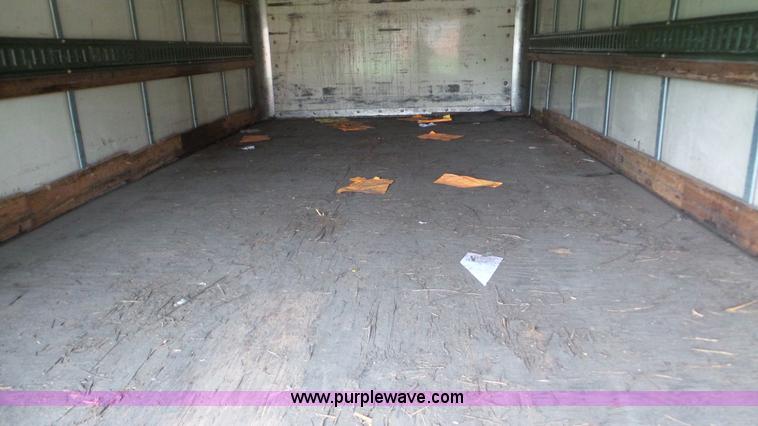 image for item DA2869 2006 GMC Savana G3500 box truck