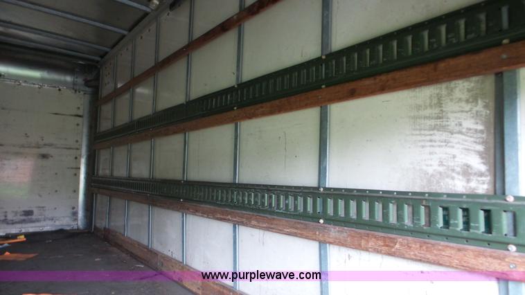 image for item DA2869 2006 GMC Savana G3500 box truck