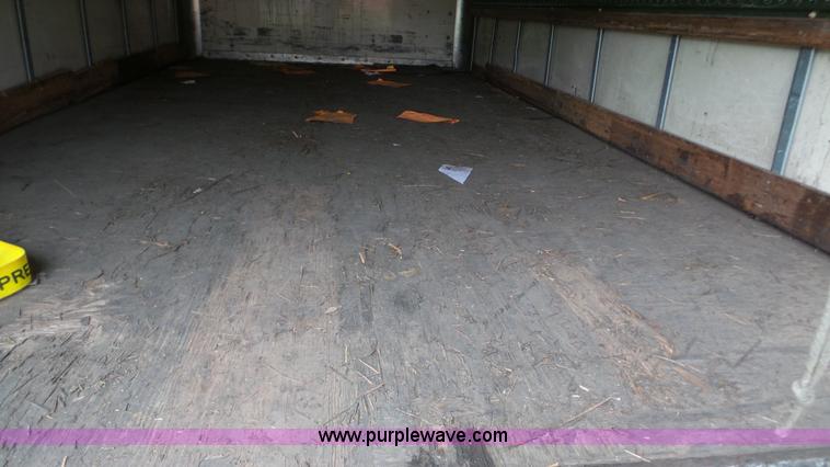 image for item DA2869 2006 GMC Savana G3500 box truck