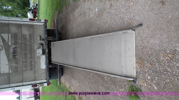 image for item DA2869 2006 GMC Savana G3500 box truck