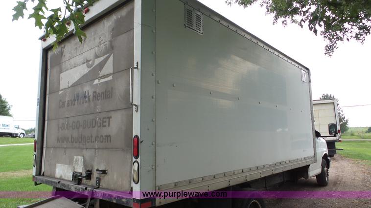 image for item DA2869 2006 GMC Savana G3500 box truck