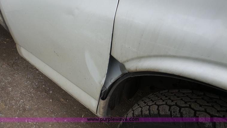 image for item DA2869 2006 GMC Savana G3500 box truck