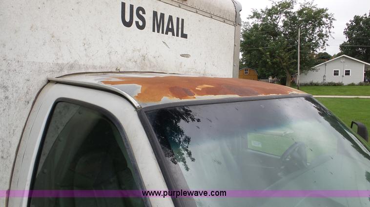 image for item DA2869 2006 GMC Savana G3500 box truck