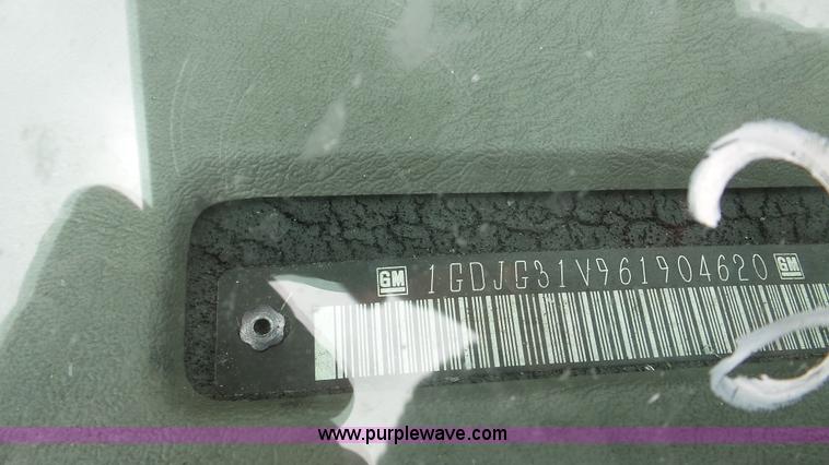 image for item DA2869 2006 GMC Savana G3500 box truck