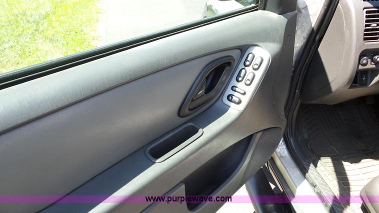 image for item DA8786 2006 Ford Escape SUV