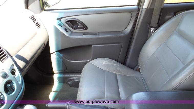 image for item DA8786 2006 Ford Escape SUV