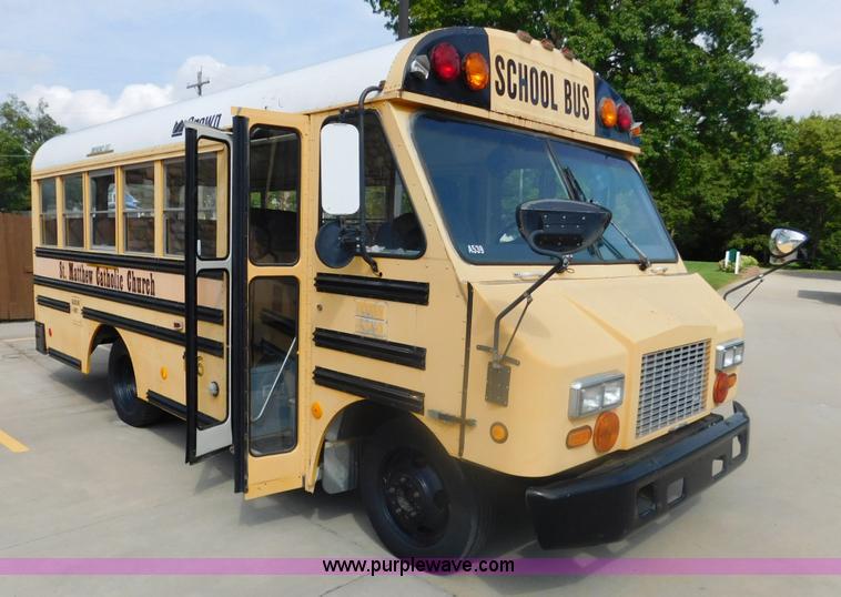 image for item DA8799 1996 Chevrolet P30 school bus