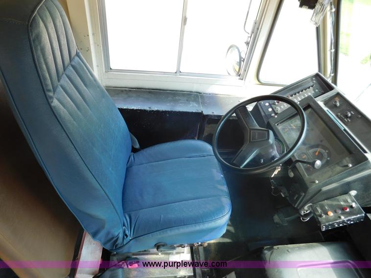 image for item DA8799 1996 Chevrolet P30 school bus