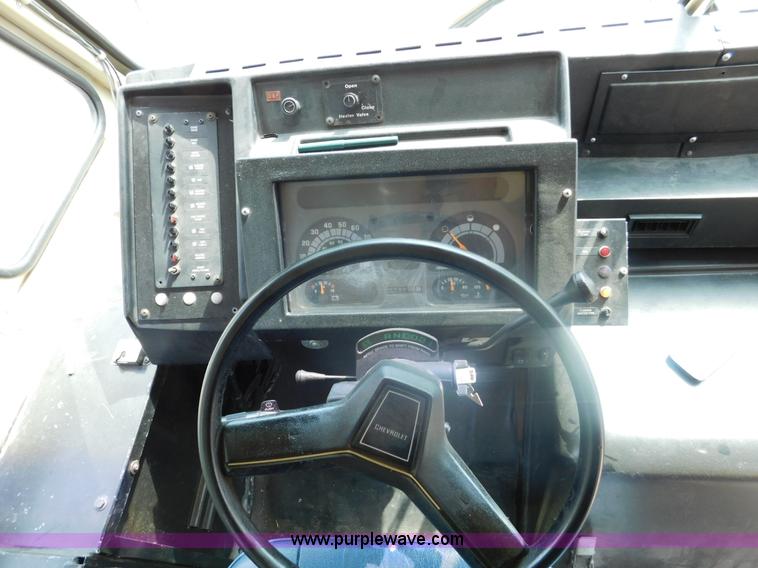 image for item DA8799 1996 Chevrolet P30 school bus