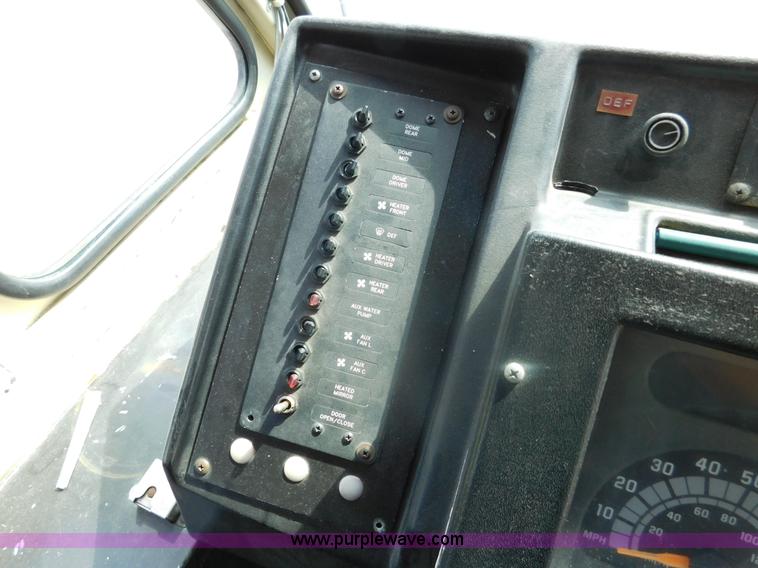 image for item DA8799 1996 Chevrolet P30 school bus