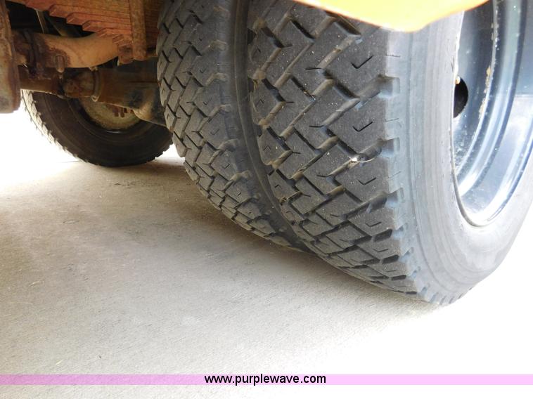 image for item DA8799 1996 Chevrolet P30 school bus