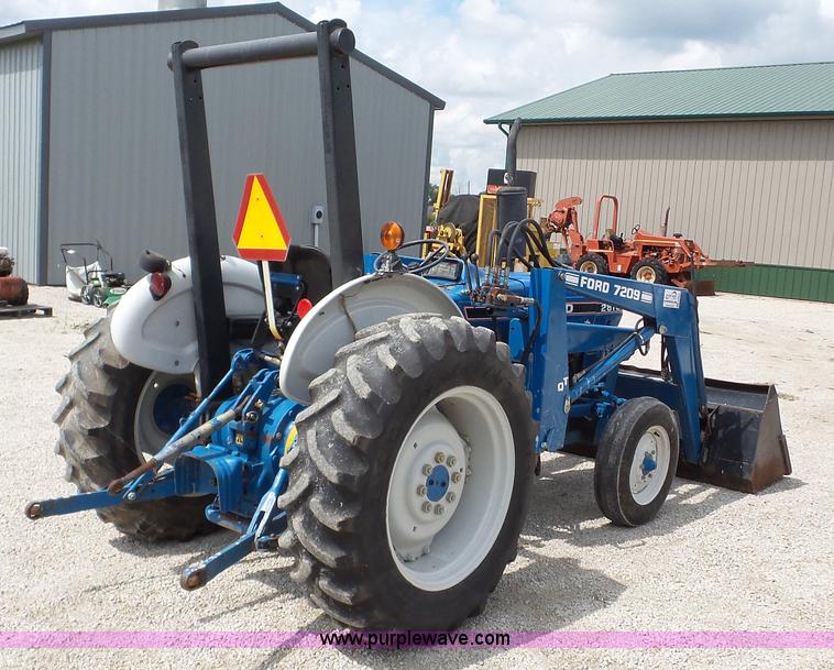 image for item DA8804 Ford 2810 tractor