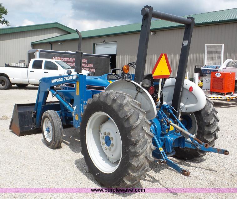 image for item DA8804 Ford 2810 tractor