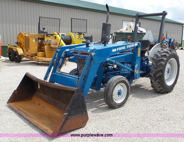 image for item DA8804 Ford 2810 tractor