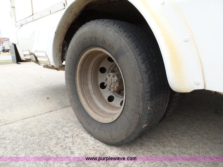 image for item DB4511 2005 Ford E450 Super Duty Girardin shuttle bus