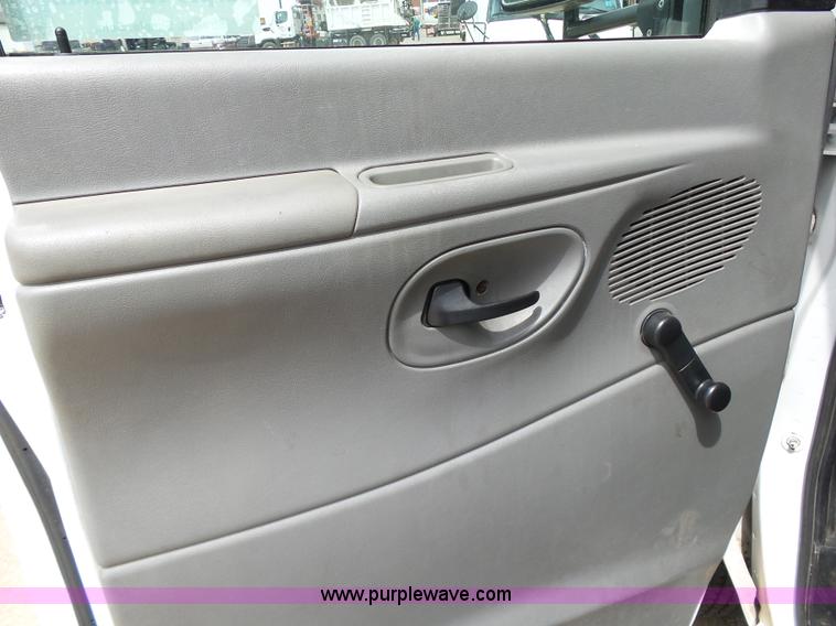 image for item DB4512 2006 Ford E450 Super Duty Girardin shuttle bus