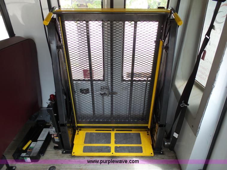 image for item DB4512 2006 Ford E450 Super Duty Girardin shuttle bus