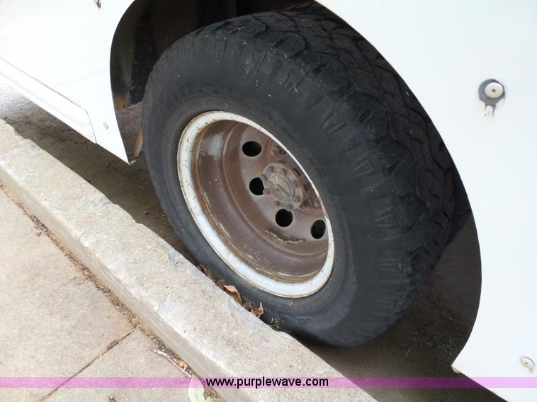 image for item DB4512 2006 Ford E450 Super Duty Girardin shuttle bus