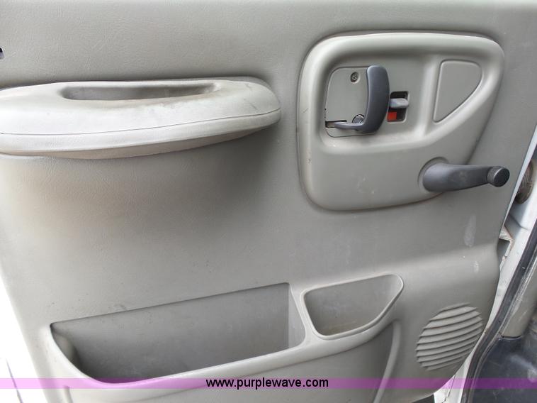 image for item DB4513 2001 Chevrolet Express 3500 Cargo Startrans shuttle bus