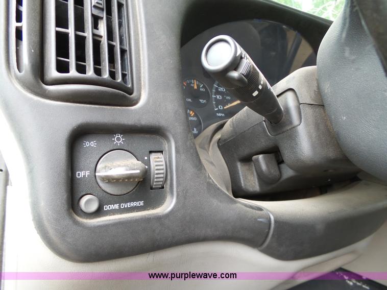 image for item DB4513 2001 Chevrolet Express 3500 Cargo Startrans shuttle bus